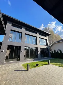 Коттедж 442,5 м на участке 10 сот.