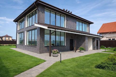 Коттедж 261 м2 на участке 12.5 сот.