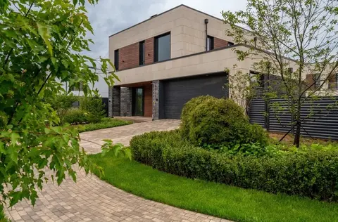 Новый современный дом в элитном поселке на Рублевке в Лапино