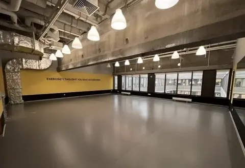 МЦД .Хорошово 5 м.п. М. Жукова д.1 БЦ «1 Жуков» На  4/4 эт сдается 187