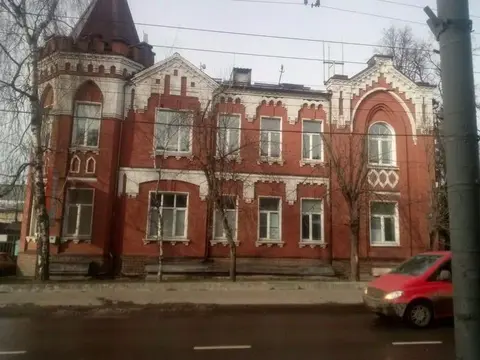 Кирпичный особняк в готическом стиле