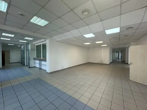 Банковское помещение, 2 входа, 515 м