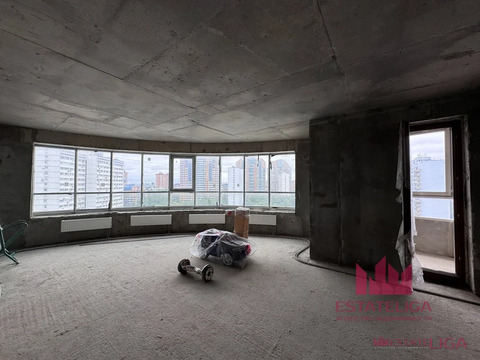 4-комнатная квартира, 172 кв.м., в ЖК "Эмеральд"