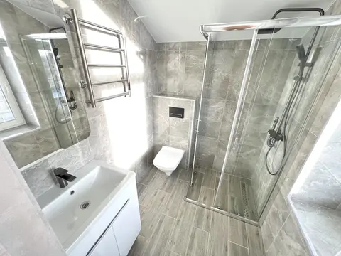 Новый дом 167,2м2 с ремонтом на участке 5,6 сот в центре села