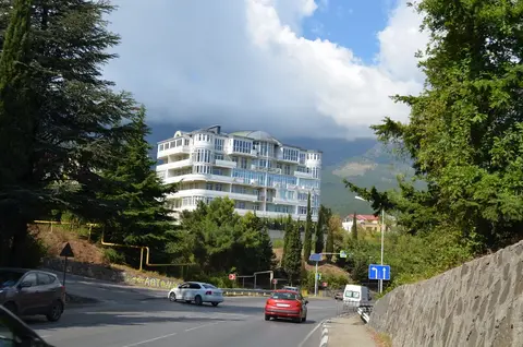 Крым, Ялта 5-ком кв 4/5 этаж. новый дом