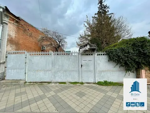 Земельный участок в центре города.