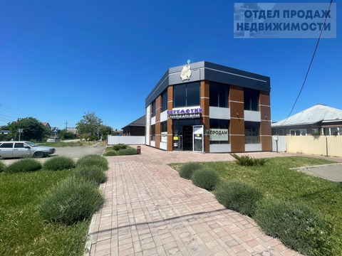 Большое 2х этажное здание