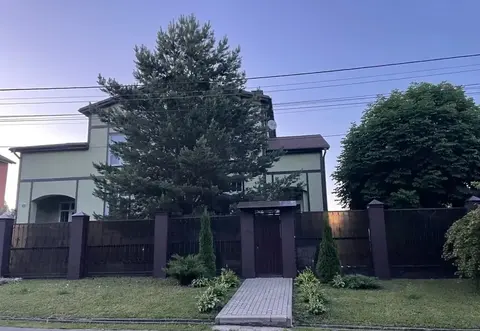Просторный дом с ремонтом и центральными коммуникациями