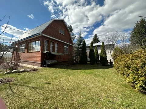 Два дома на одном участке