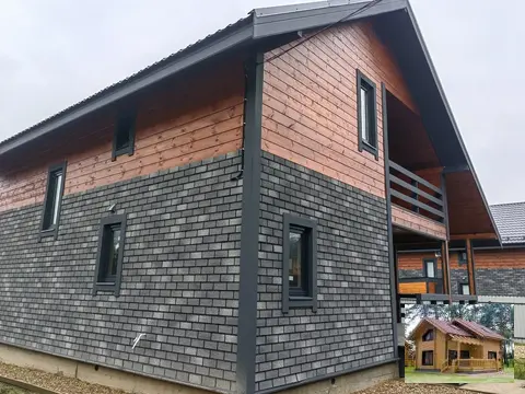 Новый жилой дом, 175 м. кв. , земельный участок 8 соток у леса