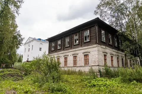 Продаётся нежилое здание в г. Нязепетровске по ул. Карла Маркса 3б