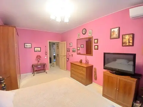 Просторная - 4-х. комнатная квартира с хорошей планировкой