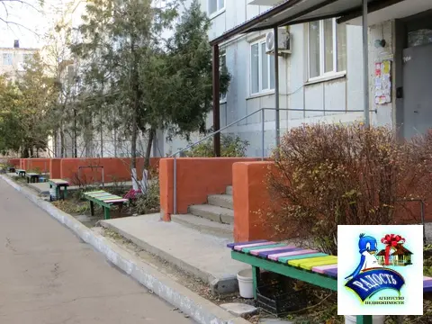 Продам трешку с ремотом и мебелью рядом с набережной.