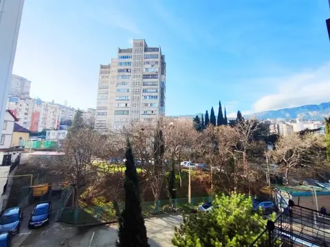 Продажа однокомнатной квартиры 69.6м ул. Красноармейская, 40, Ялта, ...