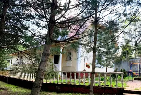 усадьба со своим озером
