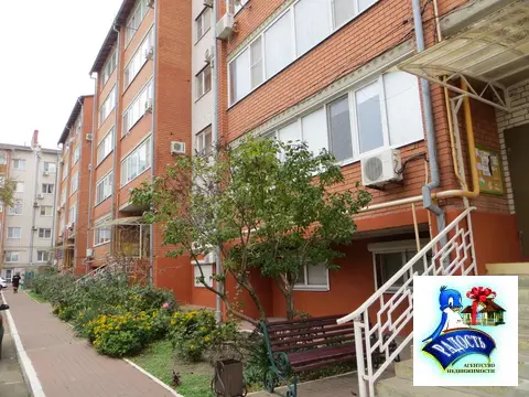 Продам двушку в тихом, хорошем месте в центре Ейска.