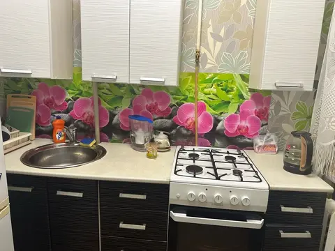 Продам 2 мал/габ. Петрищева 27