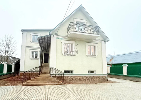 Продается прекрасный трёхэтажный кирпичный жилой дом по ул Щорса 16А