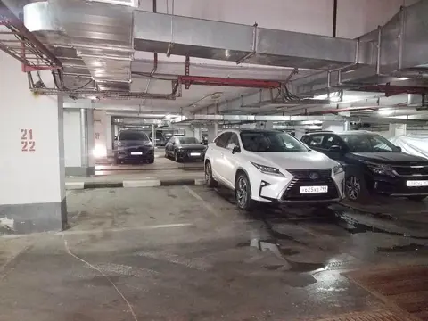 Снять машиноместо   Островитянова 7