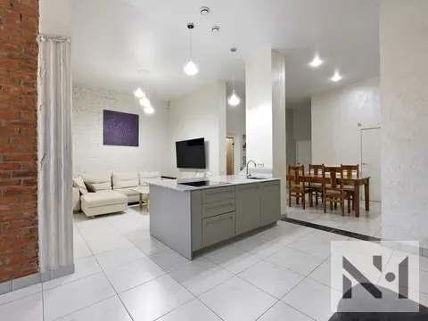 Двухуровневая сити-вилла в бизнес классе на Петроградской!