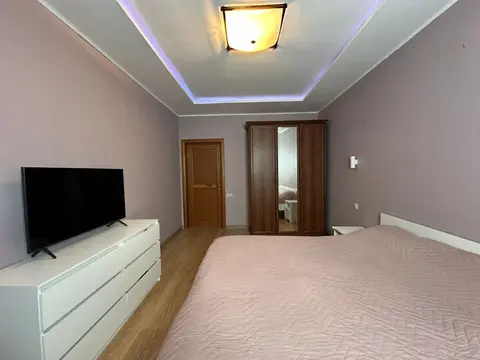 2-к. квартира, 72,4 м2, 2/9 эт.