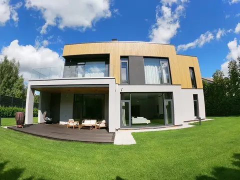 Продажа нового современного дома с панорамным остеклением на Рублевке