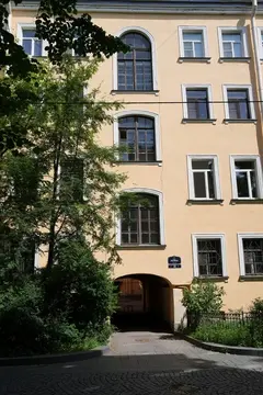 Продам 2-х комн. квартиру в СПб. от владельца: 1-я линия ВО, дом 24.