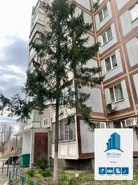 Светлая двушечка в планировке "бабочка" в тихом месте шумного города.