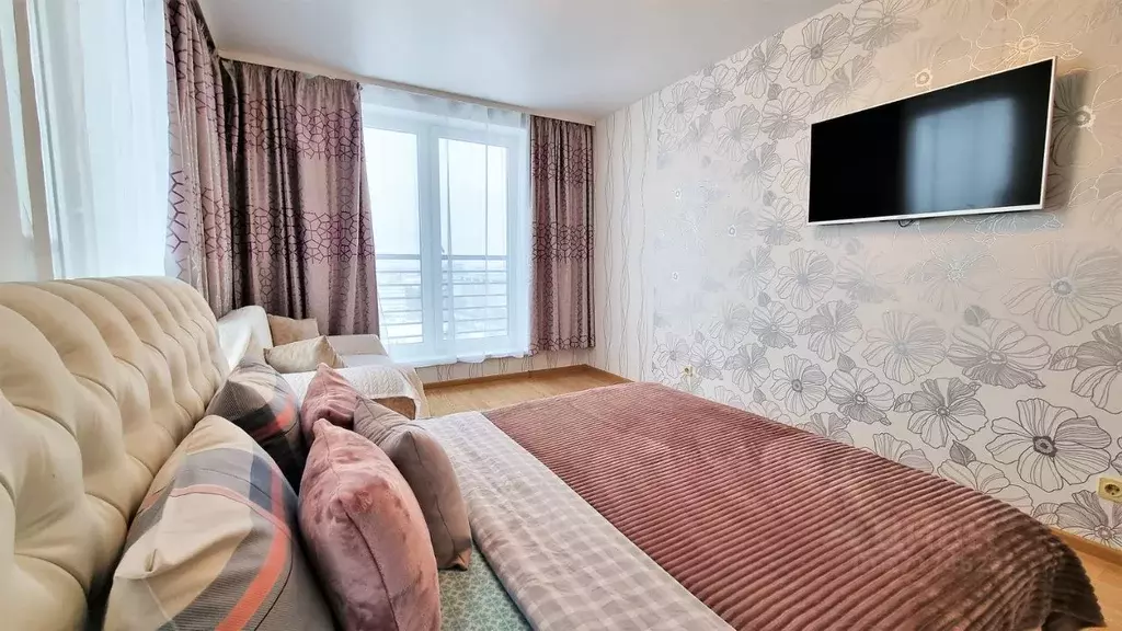 1-к кв. Тюменская область, Тюмень ул. 50 лет Октября, 57А (46.0 м) - Фото 2