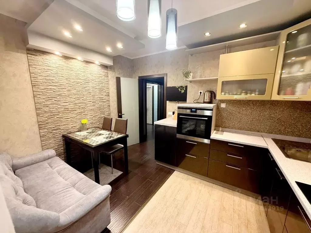 2-к кв. Свердловская область, Екатеринбург ул. Родонитовая, 28 (61.0 ... - Фото 1