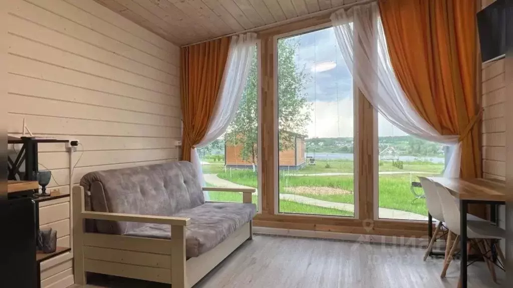 Дом в Новгородская область, Новгородский район, Савинское с/пос, д. ... - Фото 1