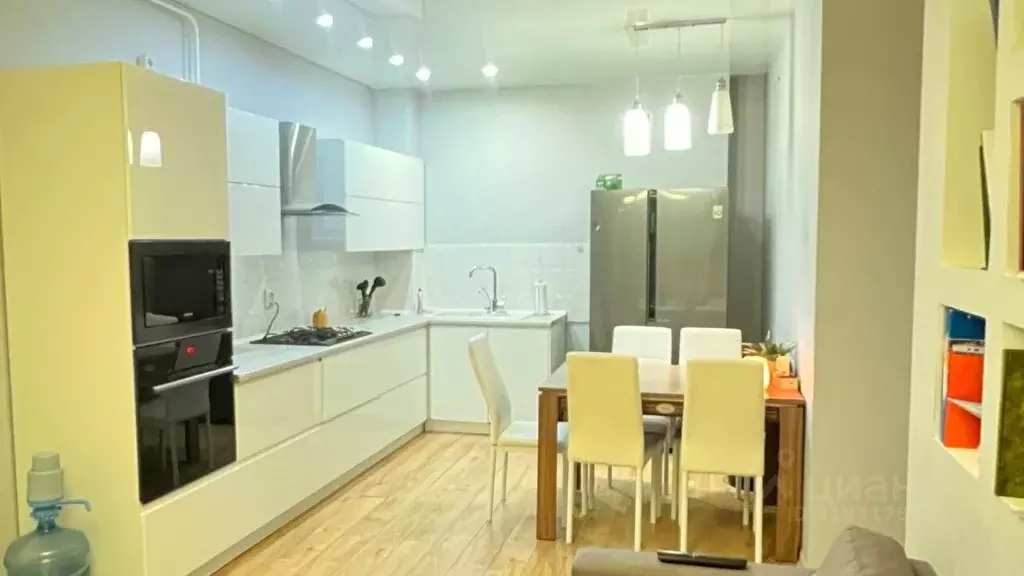 3-к кв. Саха (Якутия), Якутск ул. Дзержинского, 24 (63.7 м) - Фото 0