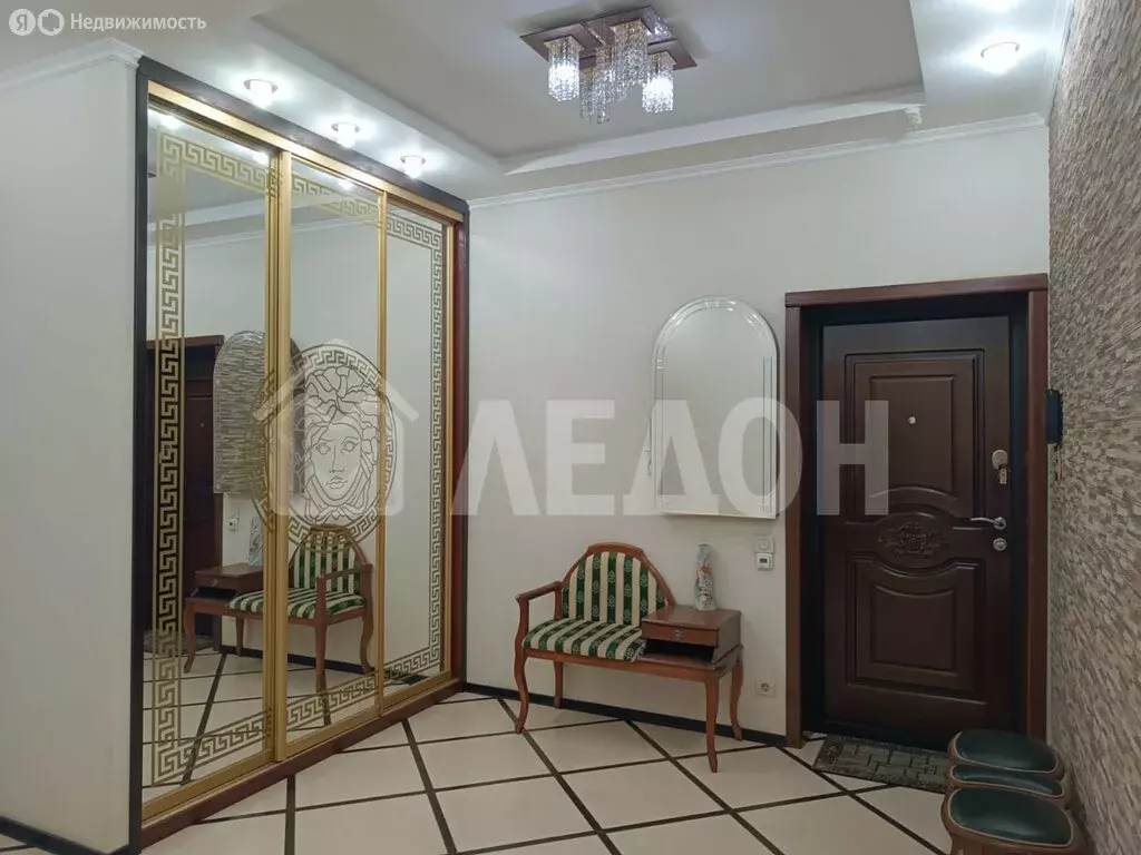 3-комнатная квартира: Омск, набережная Тухачевского, 16 (133.3 м) - Фото 2