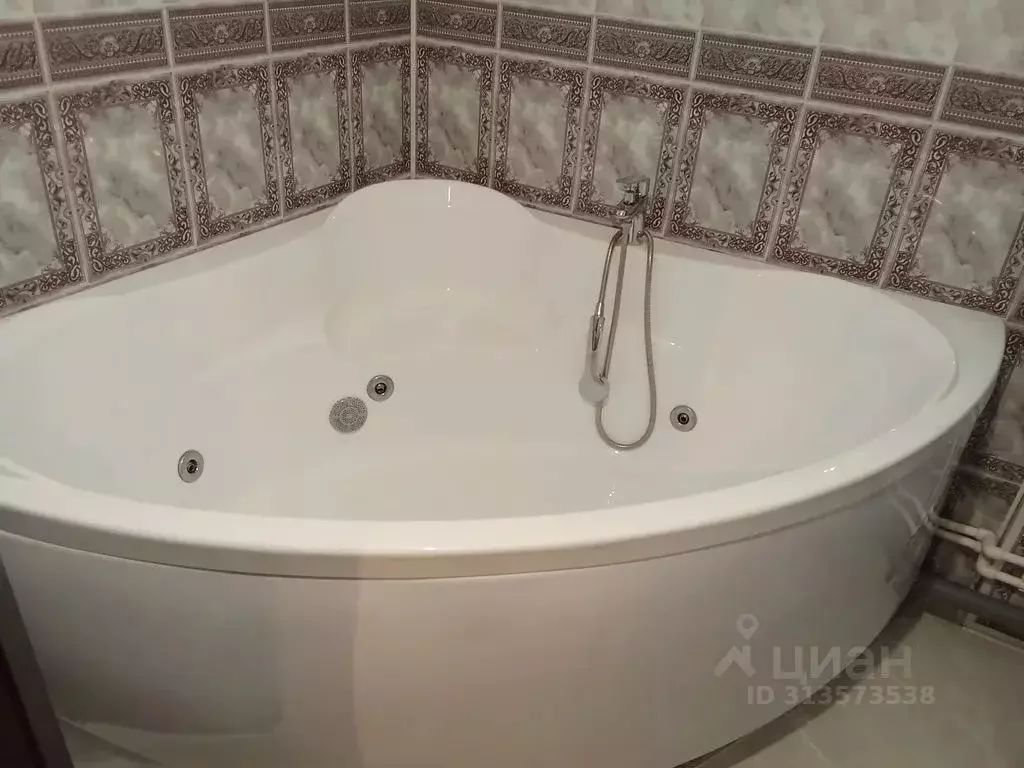 1-к кв. Курганская область, Курган Заозерный жилрайон, 7-й мкр, 9 ... - Фото 0