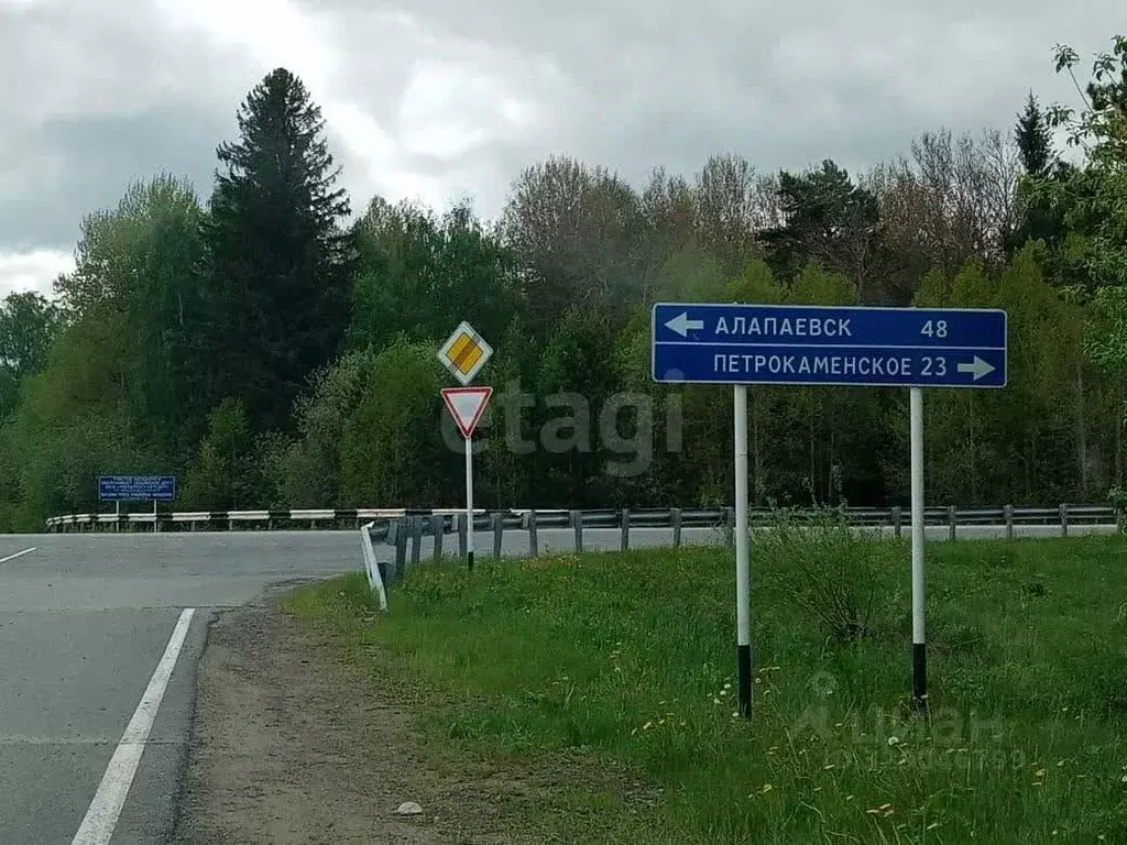 Участок в Свердловская область, Горноуральский муниципальный округ, с. ... - Фото 1
