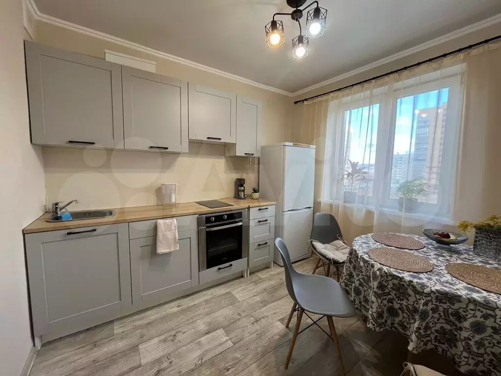2-к. квартира, 55 м, 4/10 эт. - Фото 0