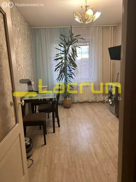 2-комнатная квартира: Красноярск, улица Дмитрия Мартынова, 47 (69 м) - Фото 0