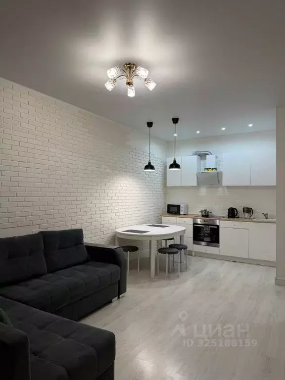 1-к кв. Свердловская область, Екатеринбург ул. Новаторов, 8 (47.0 м) - Фото 1