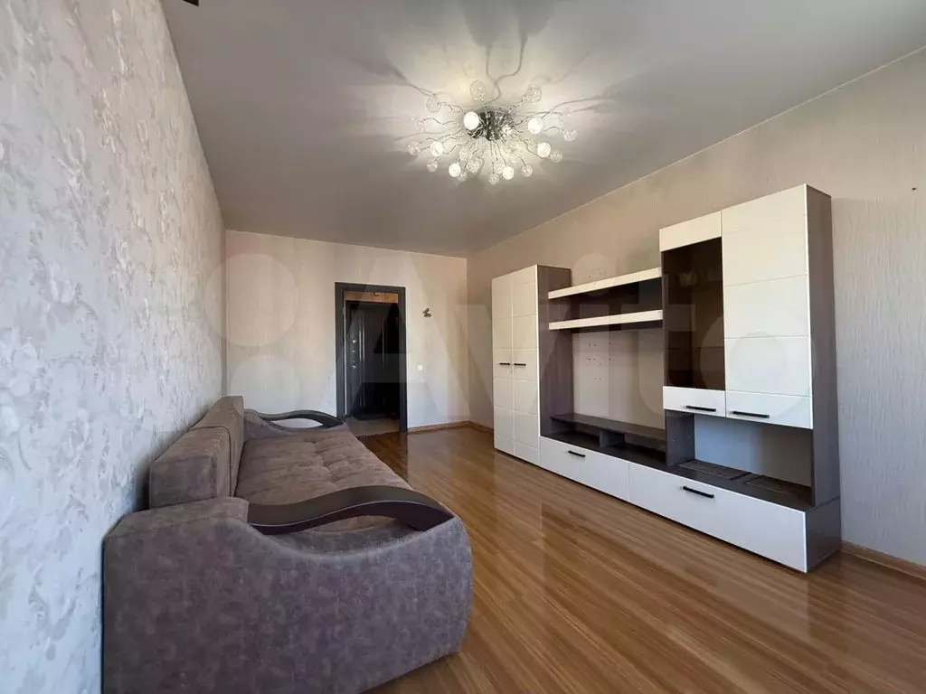 1-к. квартира, 42 м, 9/10 эт. - Фото 1