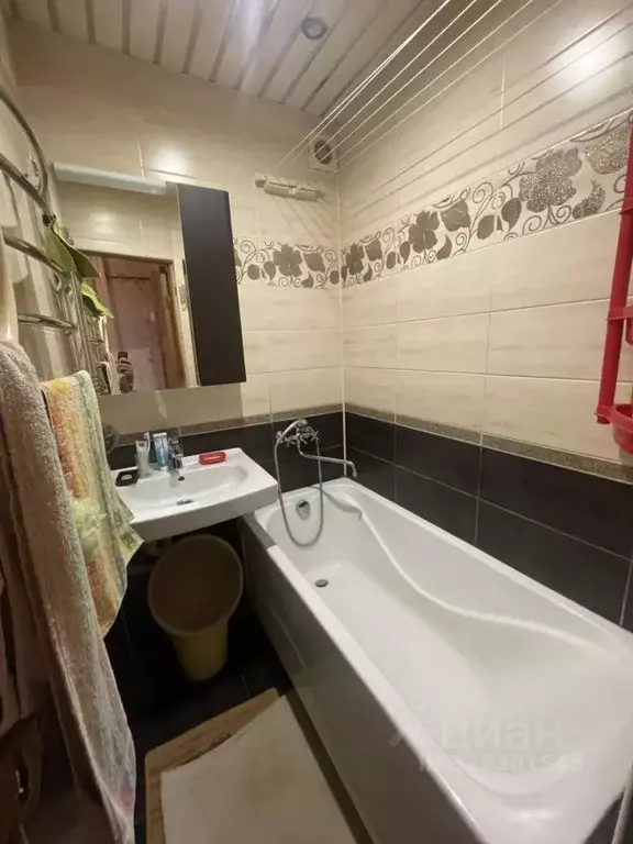 3-к кв. Владимирская область, Александров ул. Энтузиастов, 1 (50.0 м) - Фото 0