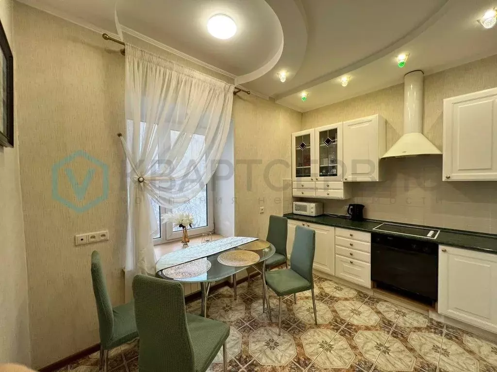 3-к кв. Омская область, Омск ул. Гусарова, 13 (82.8 м) - Фото 1