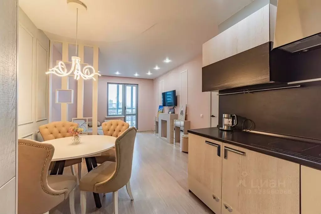 2-к кв. Свердловская область, Екатеринбург ул. Заводская, 92А (70.3 м) - Фото 1