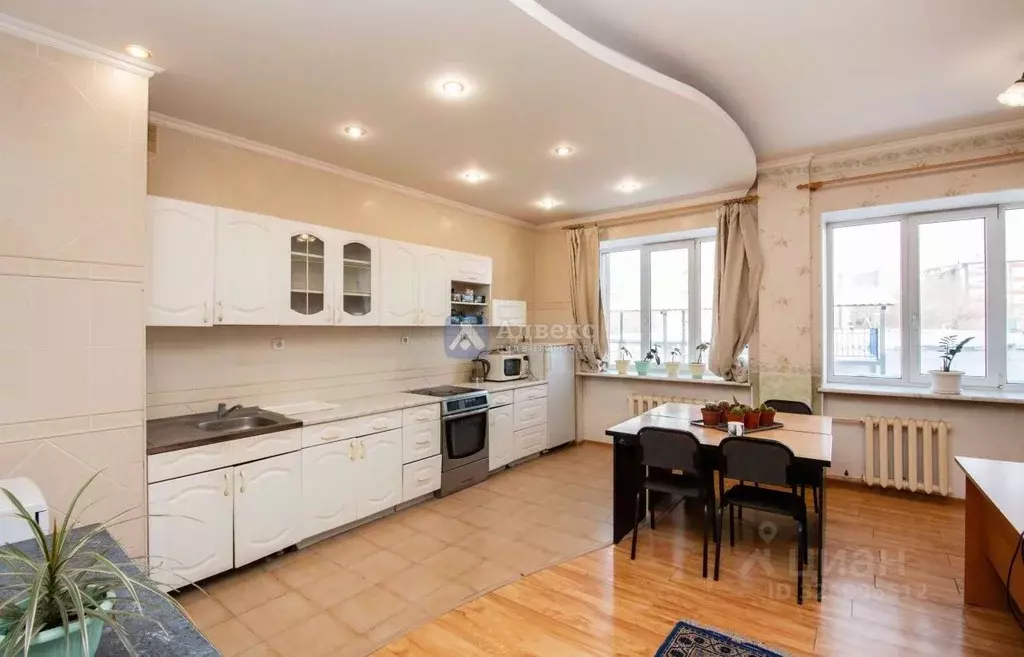 4-к кв. Тюменская область, Тюмень Холодильная ул., 85к1 (180.6 м) - Фото 1