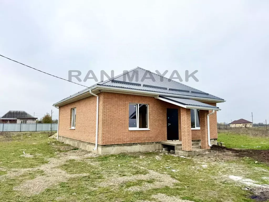 Дом в Адыгея, Майкоп городской округ, Ханская ст-ца ул. Вишневая (100 ... - Фото 0