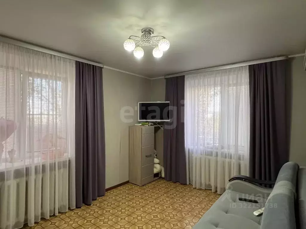 2-к кв. Астраханская область, Астрахань ул. Александрова, 17 (37.5 м) - Фото 1