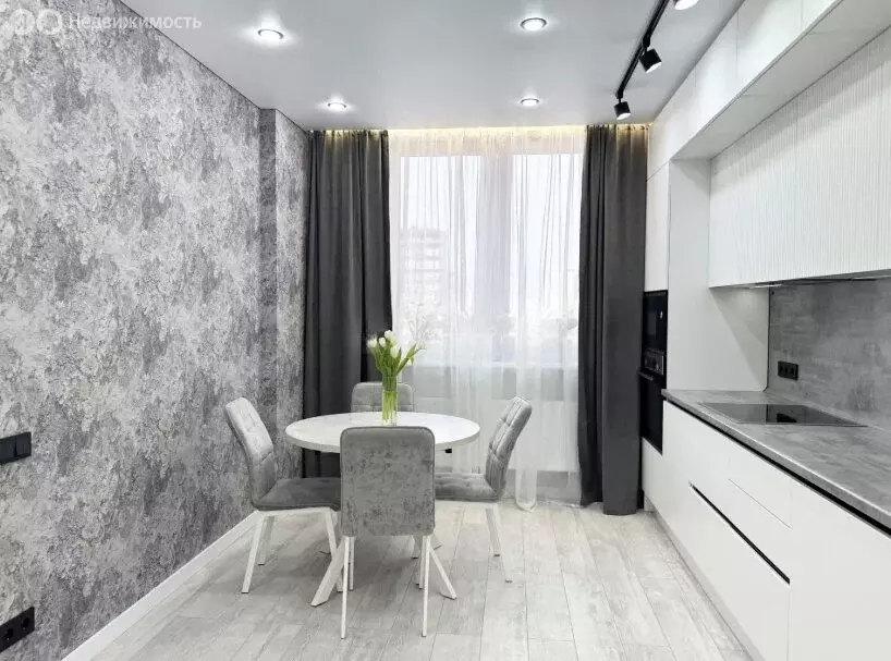 2-комнатная квартира: Тюмень, улица Менжинского, 60 (54.9 м) - Фото 2