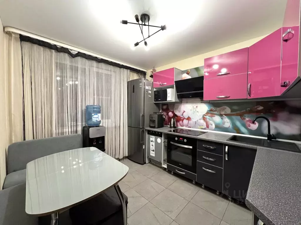 2-к кв. Волгоградская область, Волжский 37-й мкр,  (56.4 м) - Фото 1