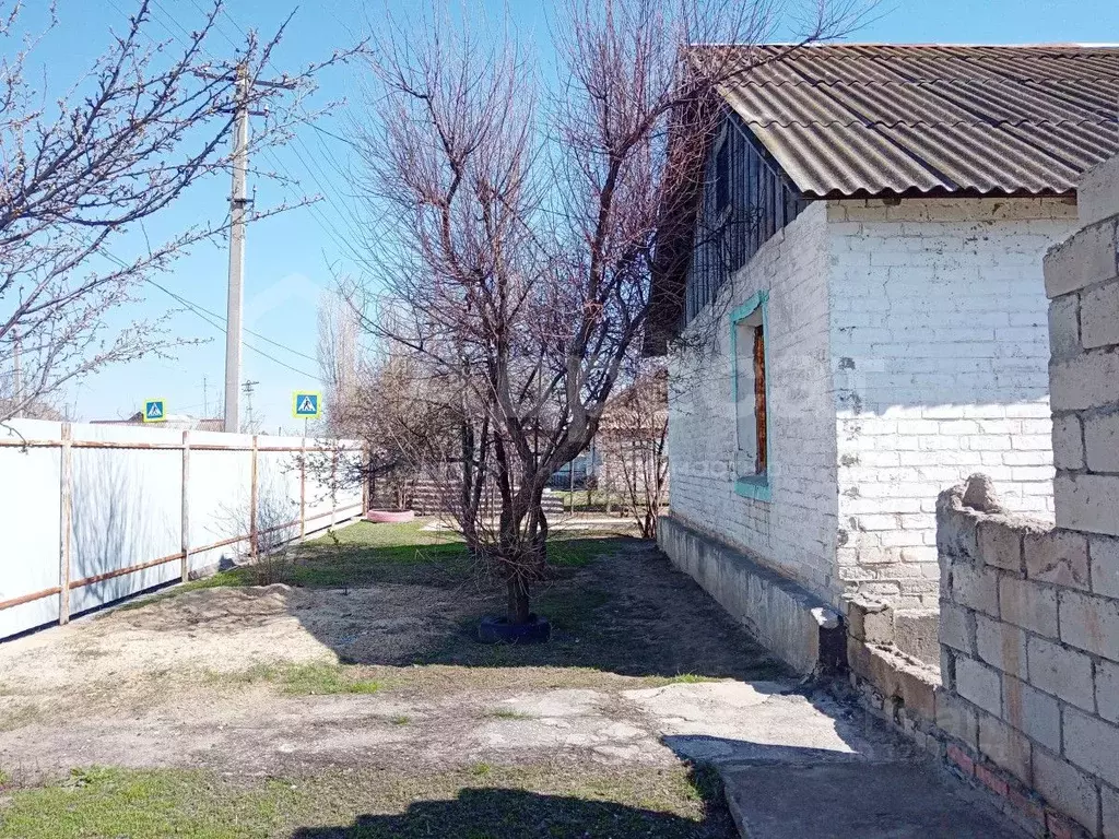 Дом в Волгоградская область, Городищенский район, Краснопахаревское ... - Фото 0