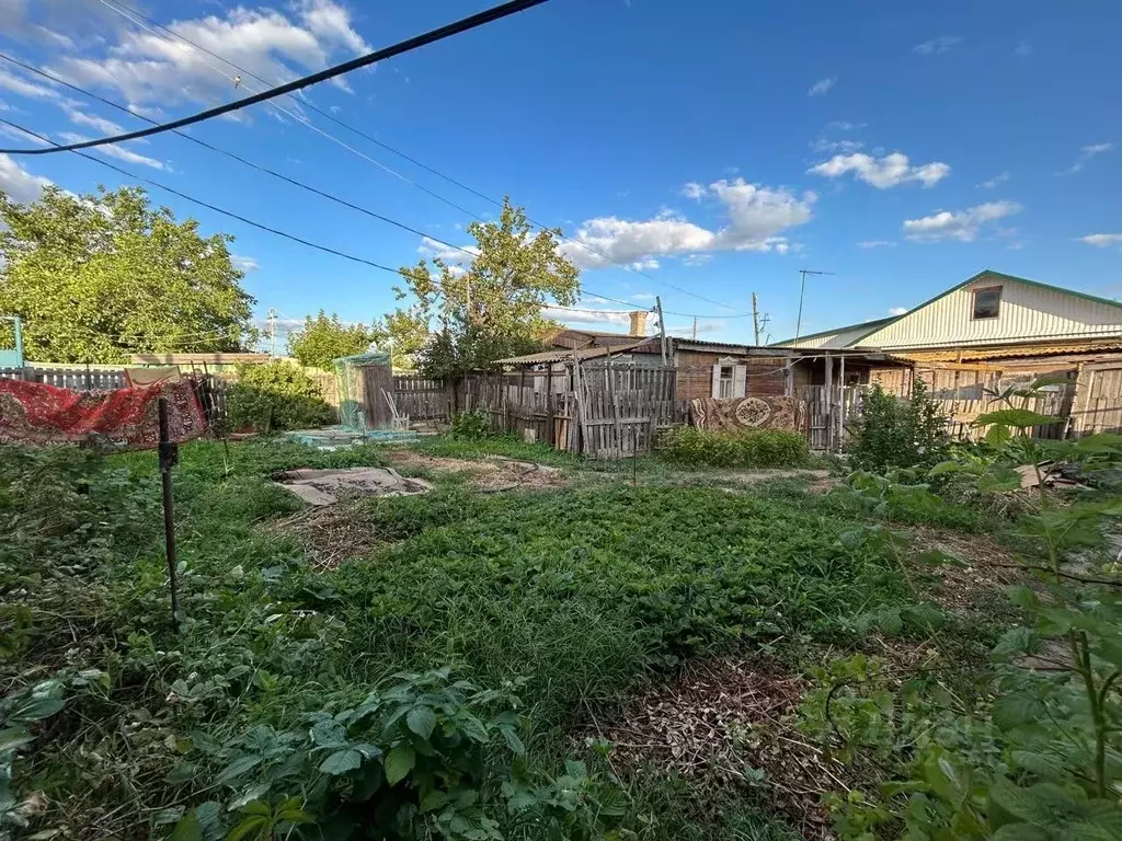 Дом в Астраханская область, Астрахань ул. Антокольского, 12 (49 м) - Фото 1