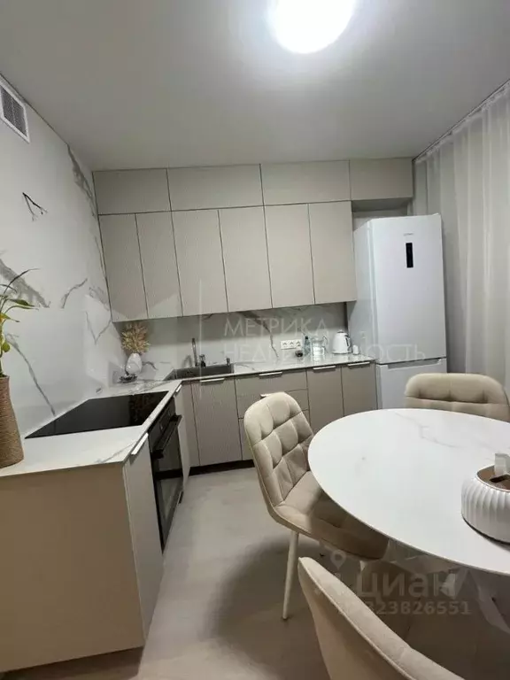 1-к кв. Тюменская область, Тюмень ул. Александра Протозанова, 16 (39.4 ... - Фото 0